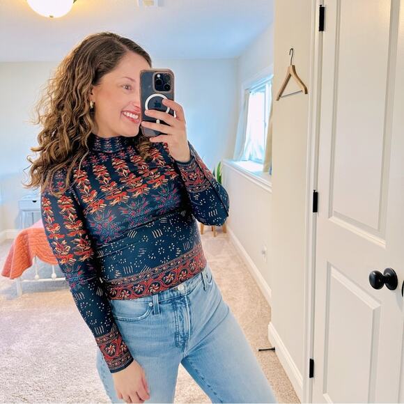 Hunter Bell Blue Orange Red Printed Turtleneck Long Sleeve Top Small - Picture 1 of 13